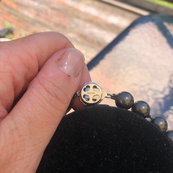 Vintage Women's Black Faux Pearl Necklace with Interspersed Dark Fabric Bows - Picture 5 of 6